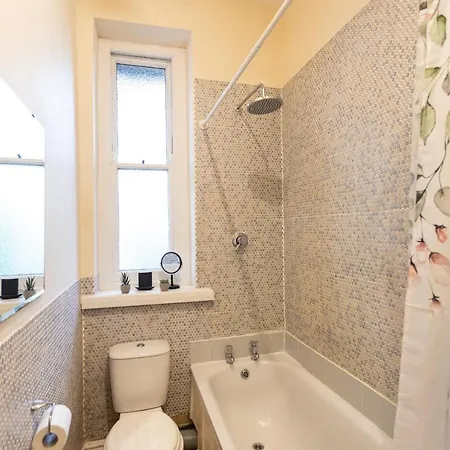 October Disc - Long - Contractors Apartment