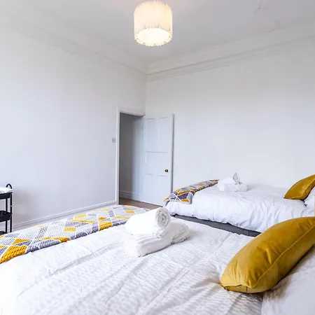 October Disc - Long - Contractors Apartment *